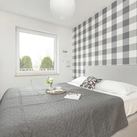 Pastel & Cozy With A Spacious Terrace In By Renters * Gdansk