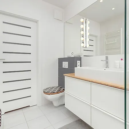 Pastel & Cozy With A Spacious Terrace In By Renters * Gdansk